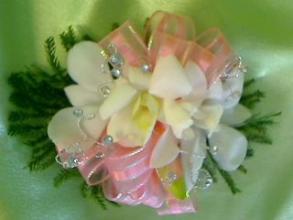 white dendro orchid wristlet