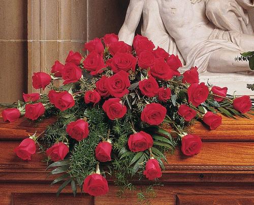 Blooming Red Roses Casket Spray</div