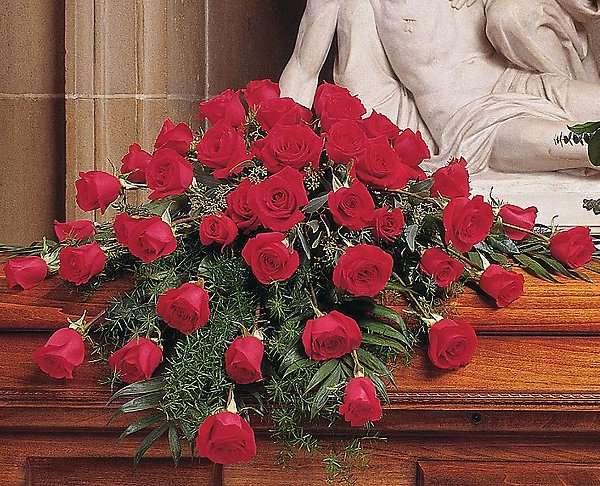 Blooming Red Roses Casket Spray</div